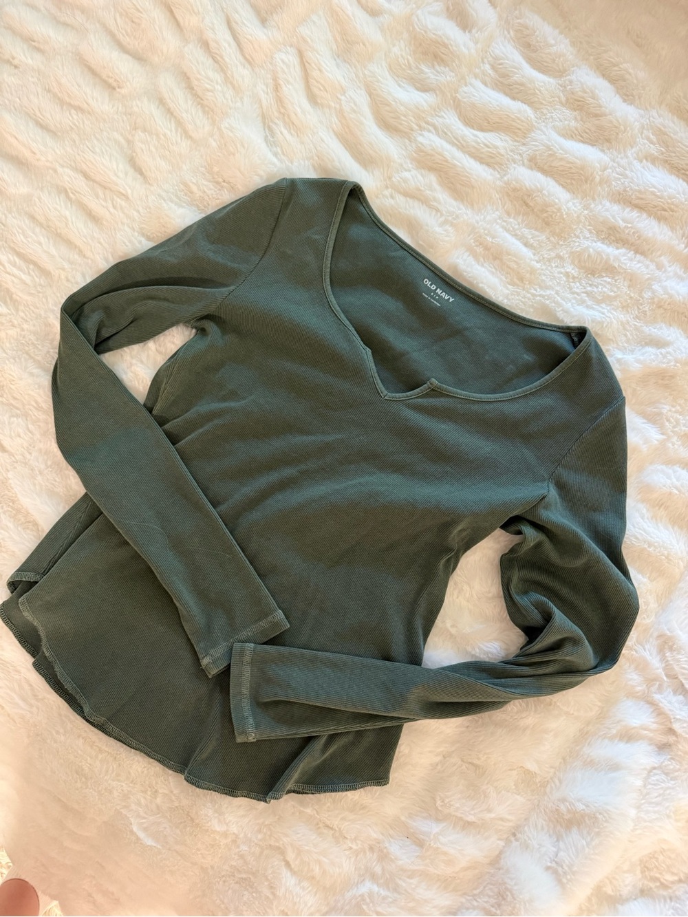 Old navy longsleeve (size small)